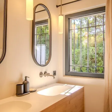 | Vue Infinie & Piscine A Debordement ヴィラ *