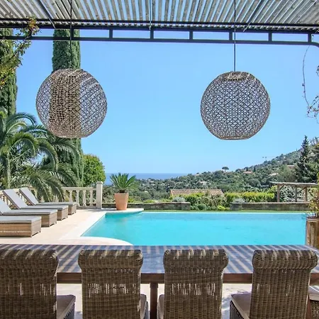 | Vue Infinie & Piscine A Debordement ヴィラ *