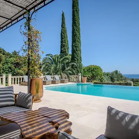 | Vue Infinie & Piscine A Debordement ヴィラ *