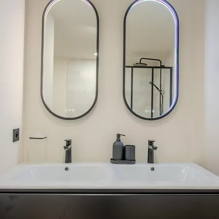 | Vue Infinie & Piscine A Debordement ヴィラ *