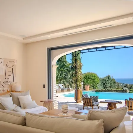 | Vue Infinie & Piscine A Debordement * キャバレール・シュル・メール