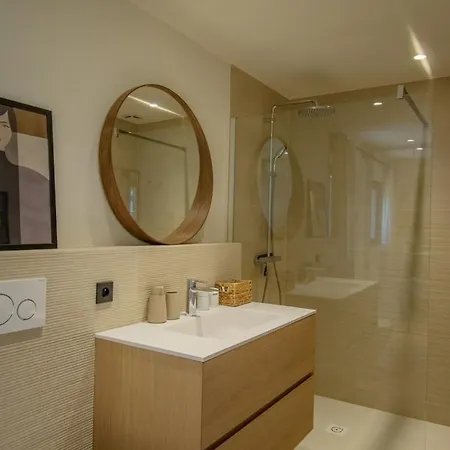 | Vue Infinie & Piscine A Debordement ヴィラ キャバレール・シュル・メール